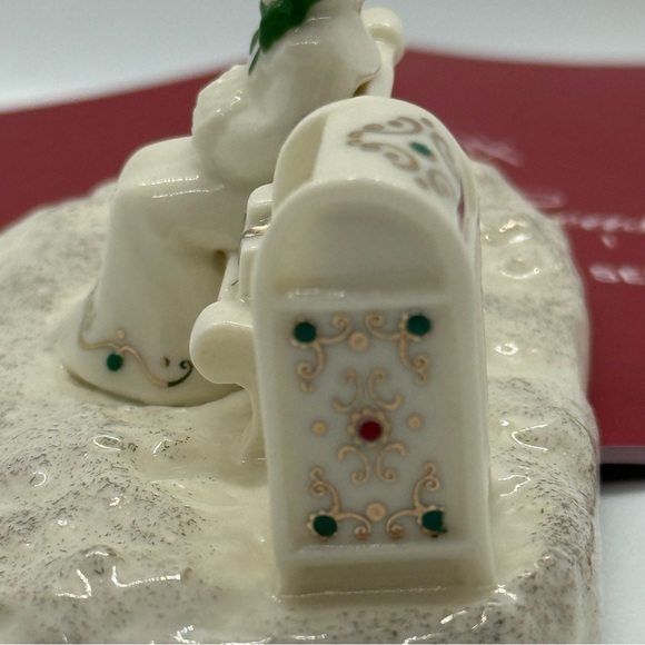 LENOX MISTLETOE PARK CHESTNUT SELLER & PARK BENCH - Picture 13 of 15